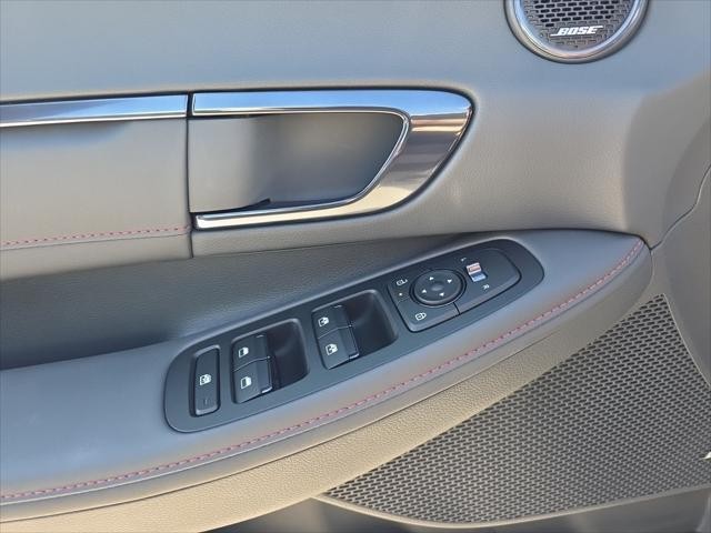 Hyundai Sonata Vehicle Full-screen Gallery Image 26