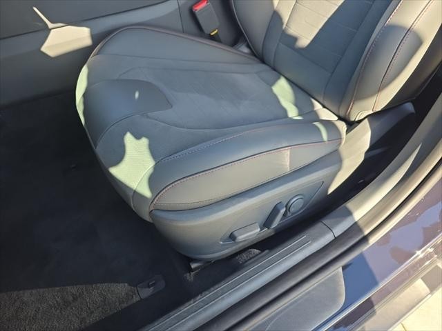 Hyundai Sonata Vehicle Full-screen Gallery Image 28