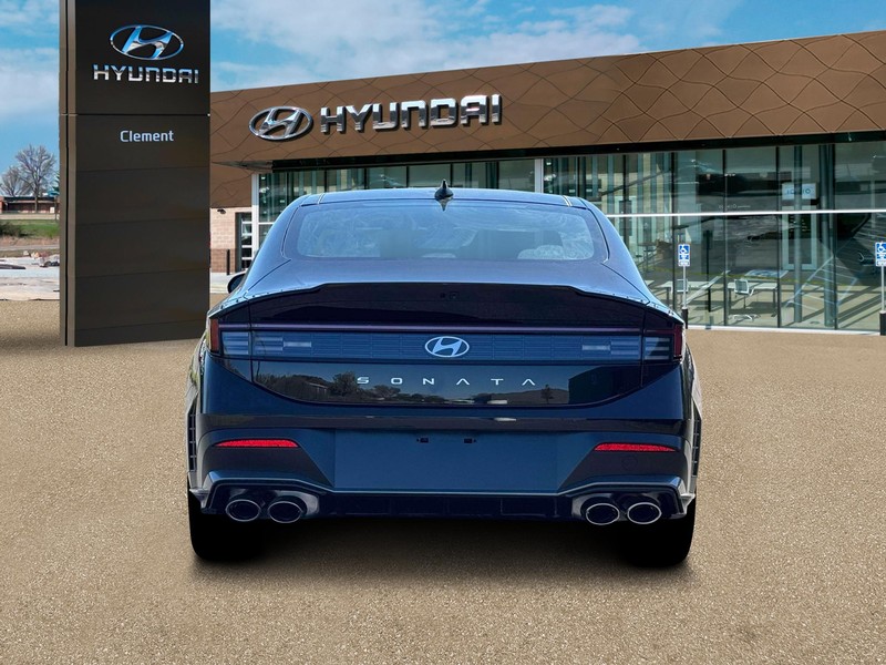 Hyundai Sonata Vehicle Full-screen Gallery Image 6