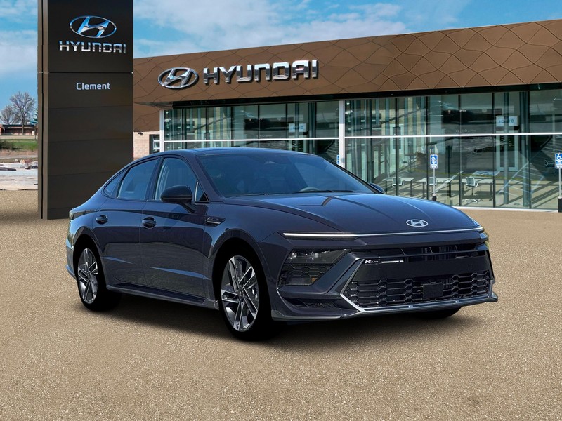 Hyundai Sonata Vehicle Full-screen Gallery Image 11