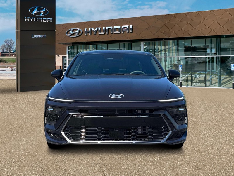 Hyundai Sonata Vehicle Full-screen Gallery Image 12