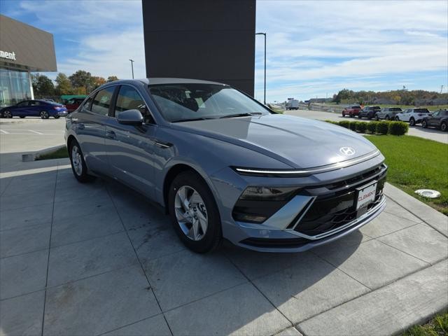 Hyundai Sonata Vehicle Full-screen Gallery Image 3