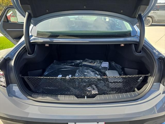 Hyundai Sonata Vehicle Full-screen Gallery Image 9