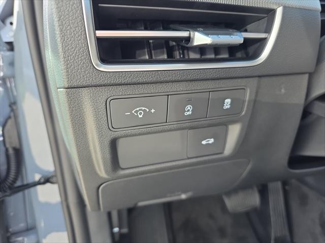 Hyundai Sonata Vehicle Full-screen Gallery Image 11