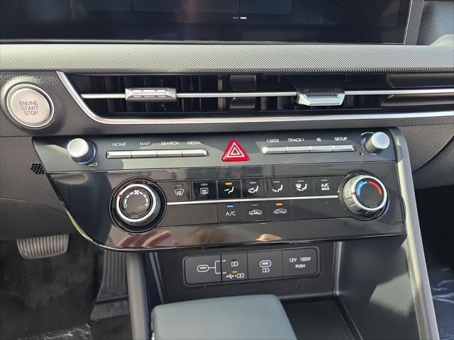 Hyundai Sonata Vehicle Full-screen Gallery Image 19