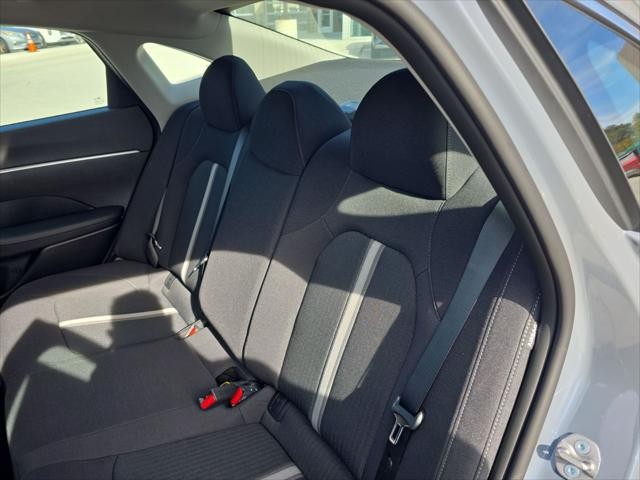 Hyundai Sonata Vehicle Full-screen Gallery Image 28