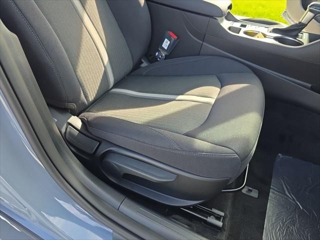 Hyundai Sonata Vehicle Full-screen Gallery Image 29