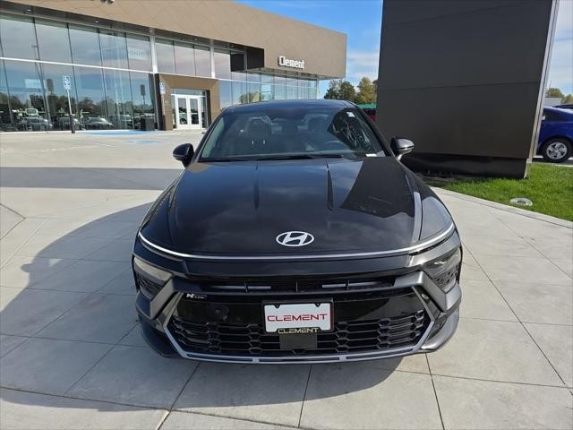 Hyundai Sonata Vehicle Full-screen Gallery Image 2