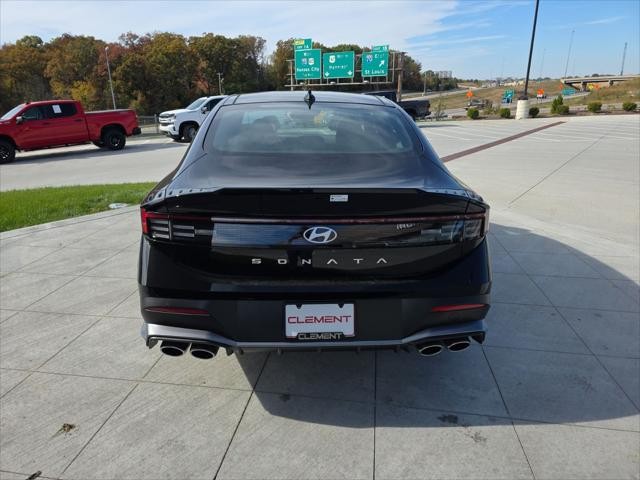 Hyundai Sonata Vehicle Full-screen Gallery Image 7