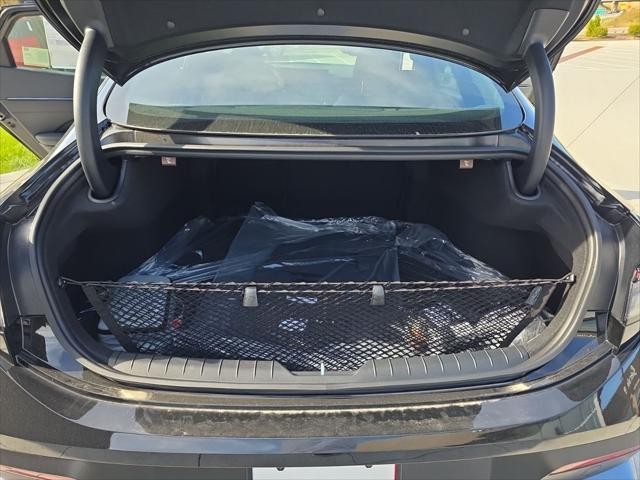 Hyundai Sonata Vehicle Full-screen Gallery Image 9