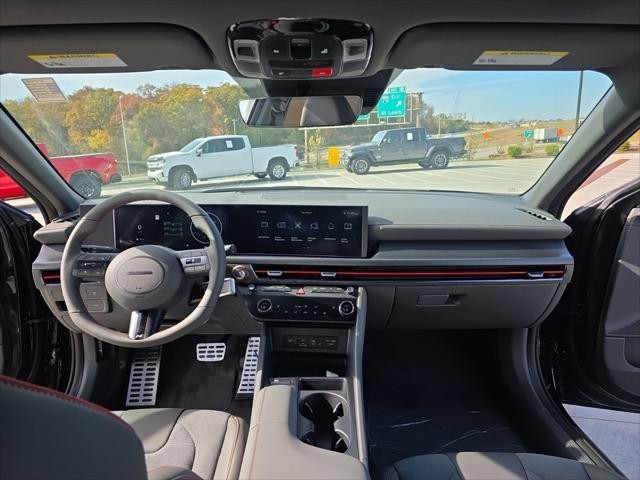 Hyundai Sonata Vehicle Full-screen Gallery Image 10