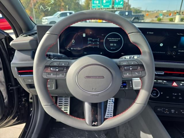 Hyundai Sonata Vehicle Full-screen Gallery Image 12