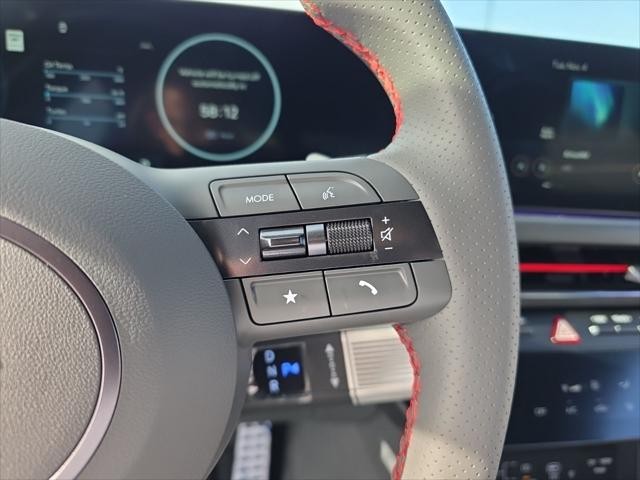 Hyundai Sonata Vehicle Full-screen Gallery Image 14