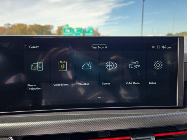 Hyundai Sonata Vehicle Full-screen Gallery Image 18