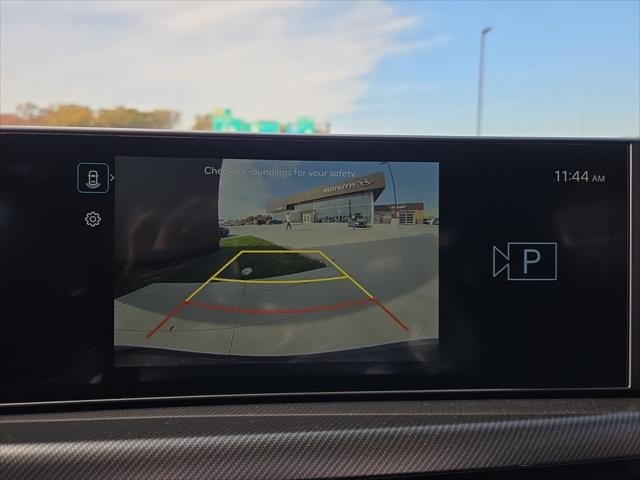 Hyundai Sonata Vehicle Full-screen Gallery Image 20