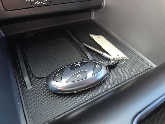 Hyundai Sonata Vehicle Full-screen Gallery Image 23