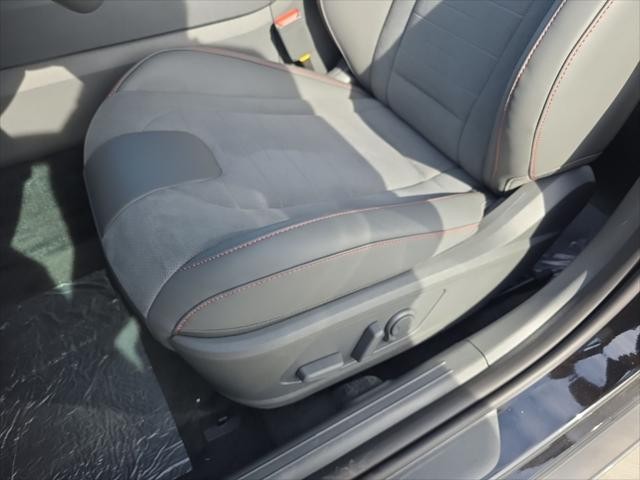 Hyundai Sonata Vehicle Full-screen Gallery Image 27