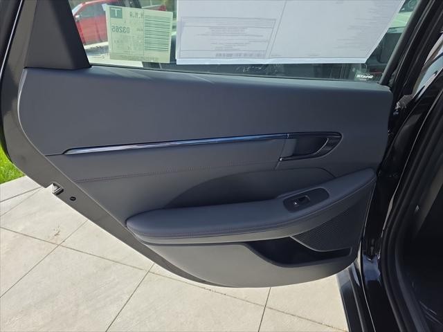 Hyundai Sonata Vehicle Full-screen Gallery Image 29