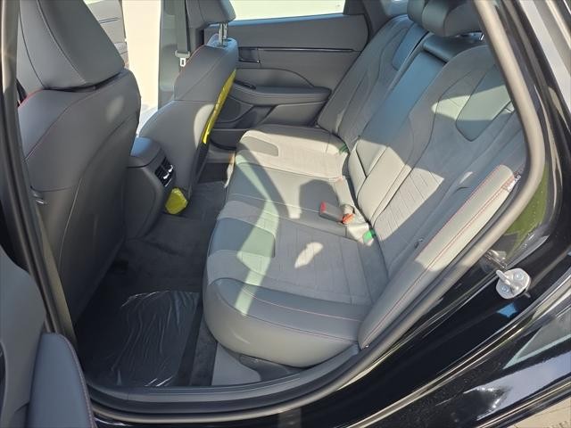 Hyundai Sonata Vehicle Full-screen Gallery Image 30