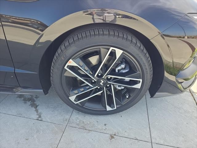 Hyundai Sonata Vehicle Full-screen Gallery Image 35