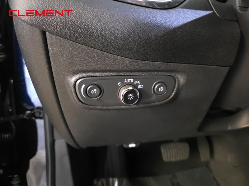 Chevrolet Equinox Vehicle Full-screen Gallery Image 11