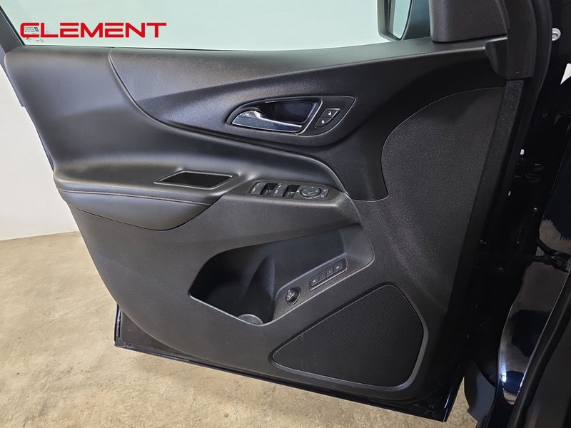 Chevrolet Equinox Vehicle Full-screen Gallery Image 24