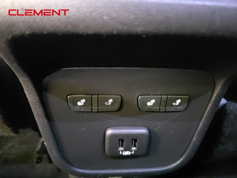 Chevrolet Equinox Vehicle Full-screen Gallery Image 30