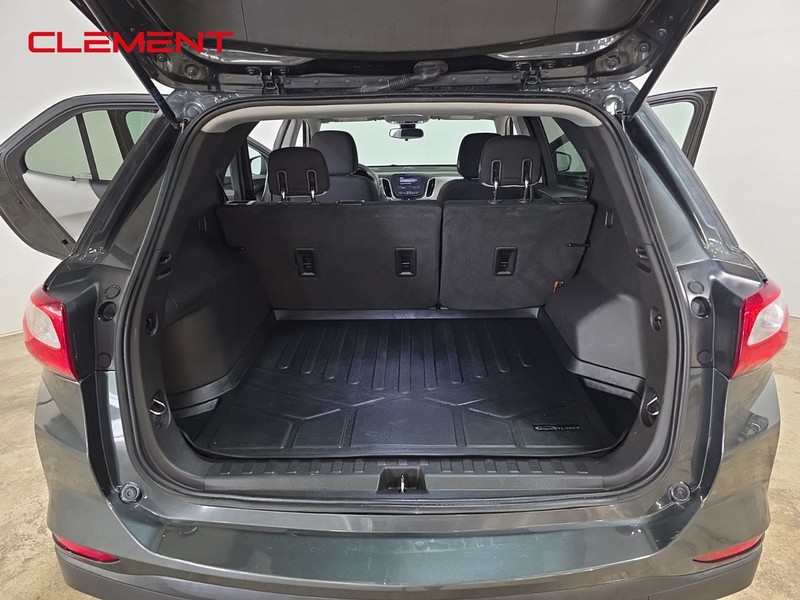 Chevrolet Equinox Vehicle Full-screen Gallery Image 9