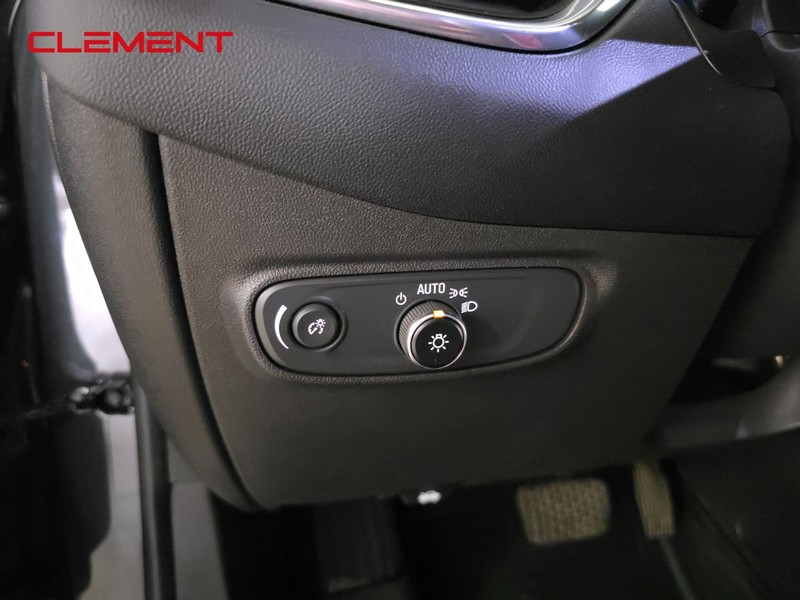 Chevrolet Equinox Vehicle Full-screen Gallery Image 11