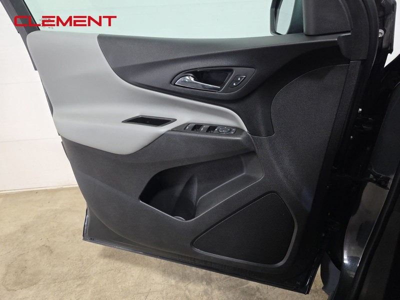 Chevrolet Equinox Vehicle Full-screen Gallery Image 22