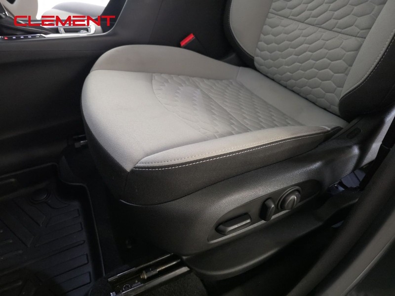 Chevrolet Equinox Vehicle Full-screen Gallery Image 23