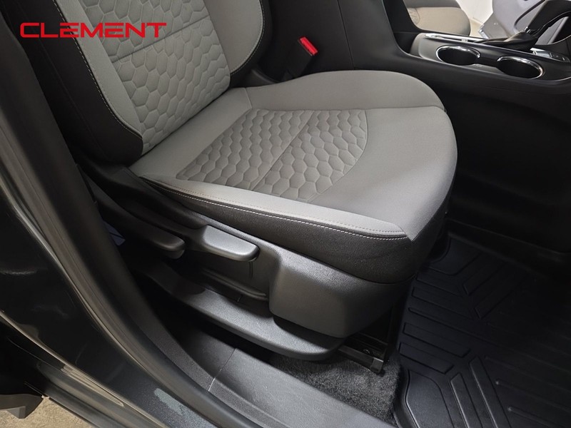 Chevrolet Equinox Vehicle Full-screen Gallery Image 28