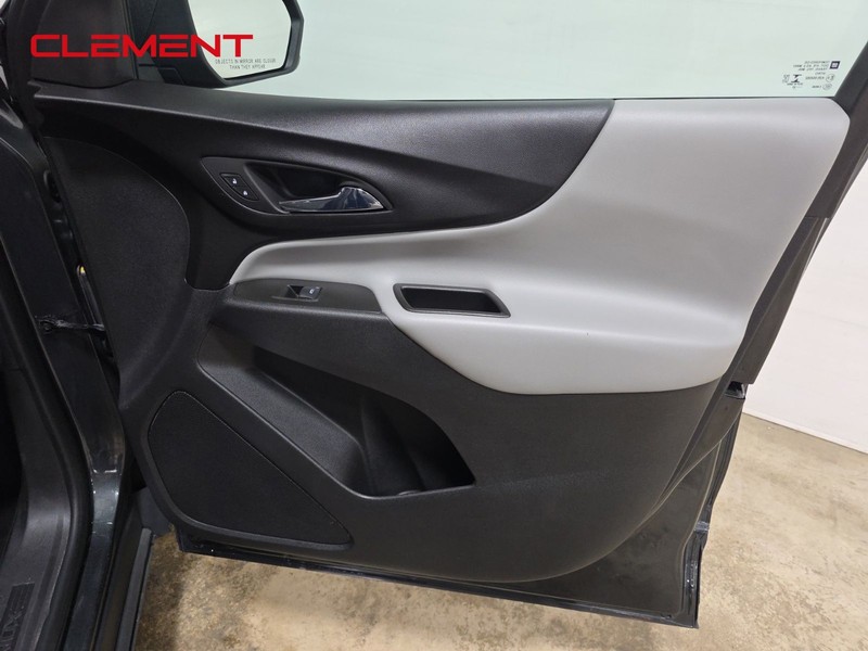 Chevrolet Equinox Vehicle Full-screen Gallery Image 30