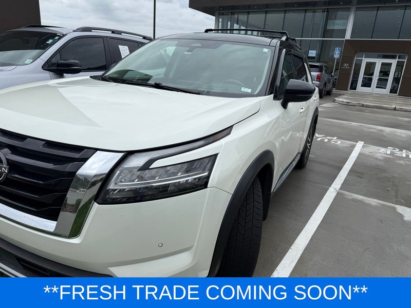 Nissan Pathfinder Vehicle Image 02