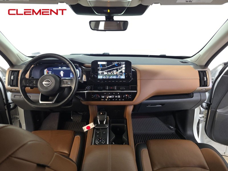 Nissan Pathfinder Vehicle Image 09