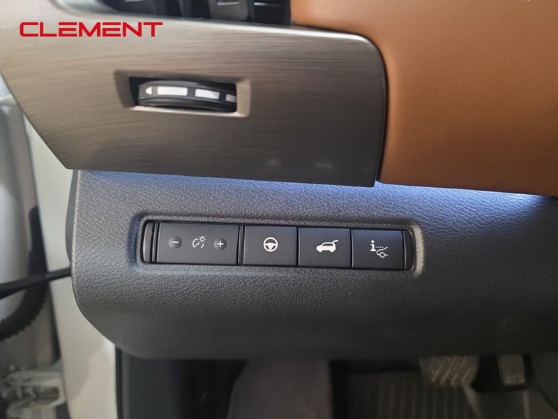 Nissan Pathfinder Vehicle Image 10