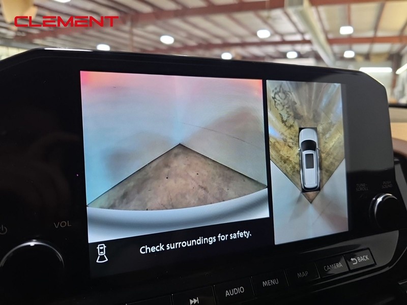 Nissan Pathfinder Vehicle Image 17