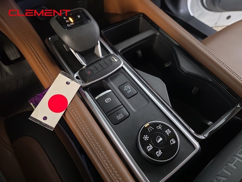 Nissan Pathfinder Vehicle Image 19