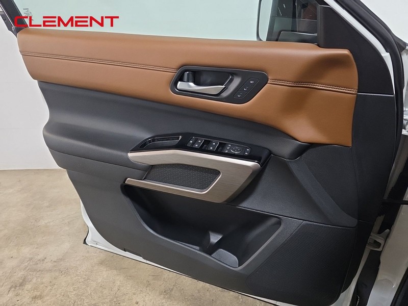 Nissan Pathfinder Vehicle Image 22