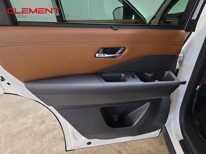 Nissan Pathfinder Vehicle Image 25