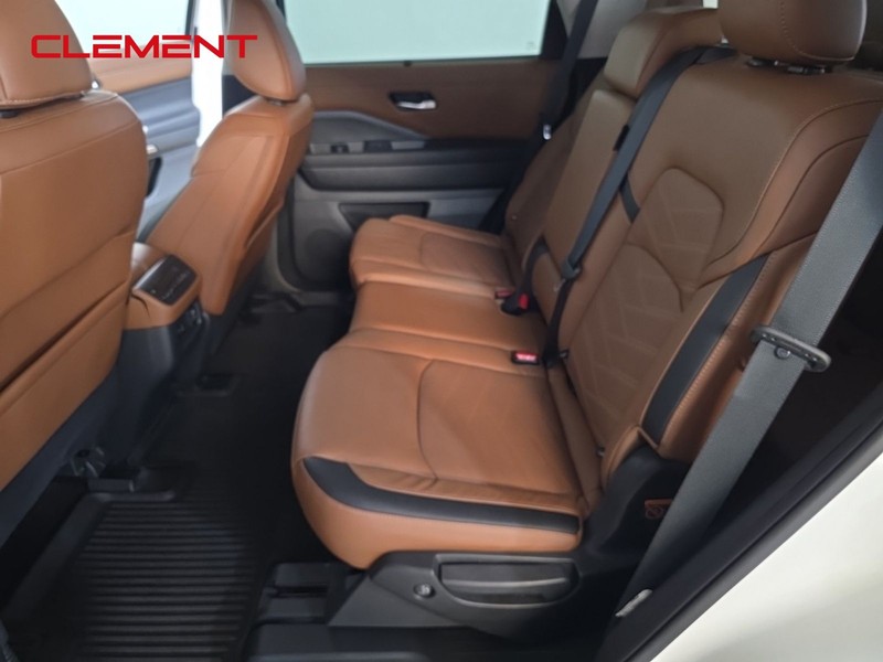 Nissan Pathfinder Vehicle Image 26