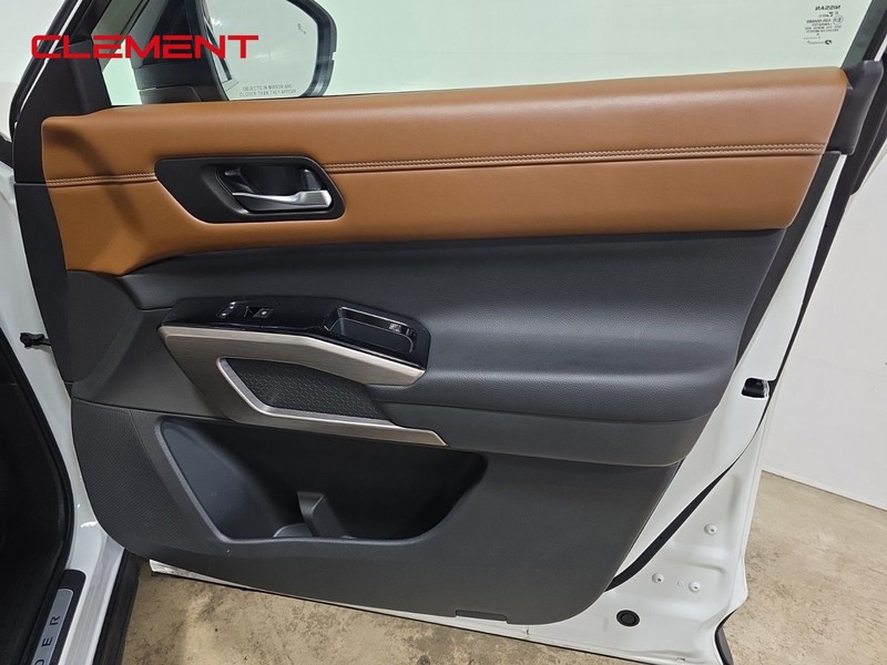 Nissan Pathfinder Vehicle Image 33