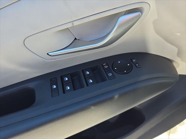 Hyundai Tucson Vehicle Full-screen Gallery Image 22