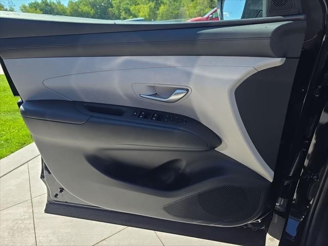 Hyundai Tucson Vehicle Full-screen Gallery Image 23