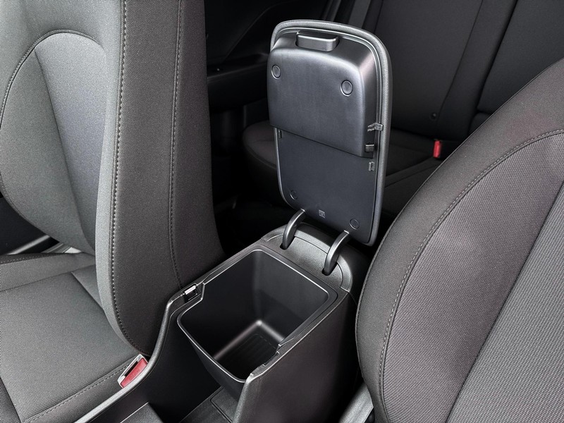 Hyundai Kona Vehicle Full-screen Gallery Image 19