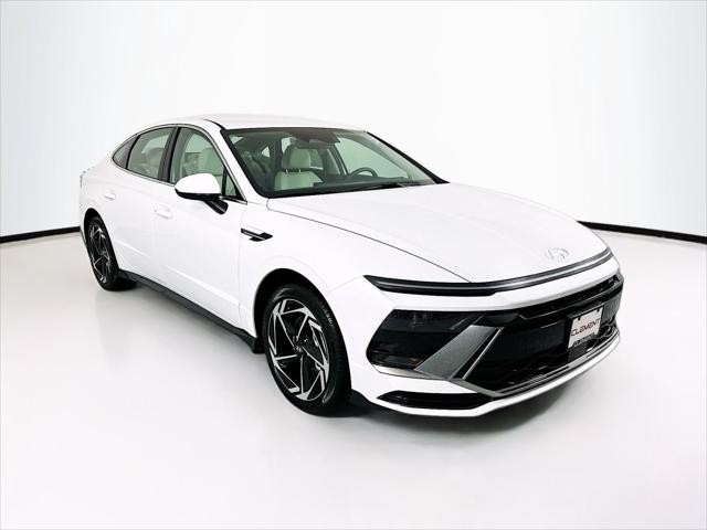 Hyundai Sonata Vehicle Full-screen Gallery Image 3