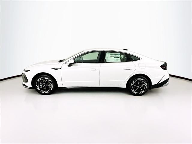 Hyundai Sonata Vehicle Full-screen Gallery Image 4