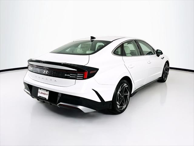 Hyundai Sonata Vehicle Full-screen Gallery Image 6