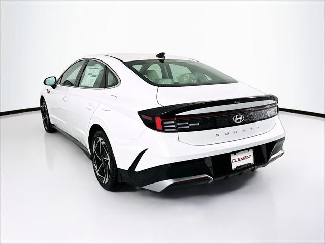 Hyundai Sonata Vehicle Full-screen Gallery Image 8