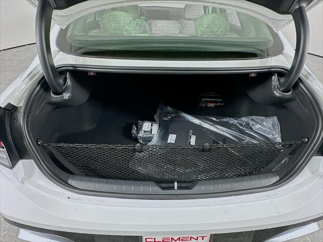 Hyundai Sonata Vehicle Full-screen Gallery Image 9